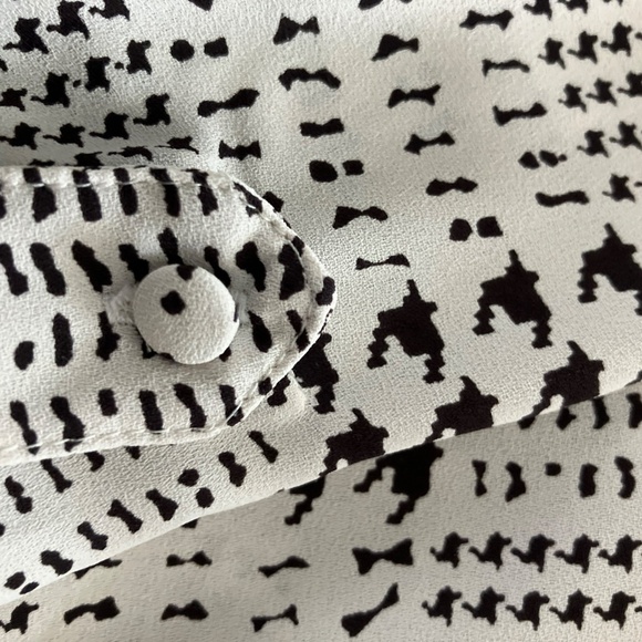 Hawthorn tunic with roll button sleeves - Picture 4 of 4